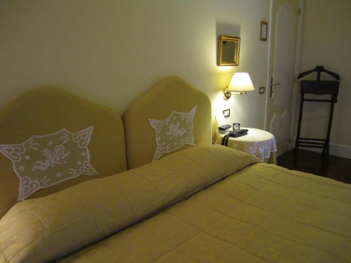 Hotel Villa Castellani Mogliano Phòng bức ảnh